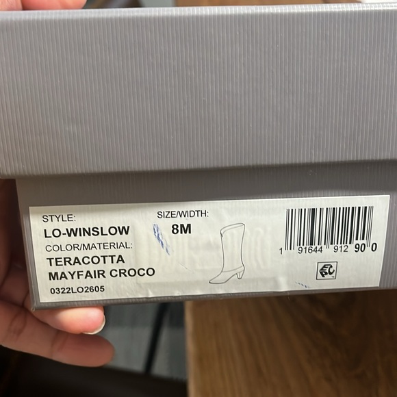 Gently used Louise eat Cie boots. Size 8 Genuine leather upper. Man made sole. - Picture 3 of 6